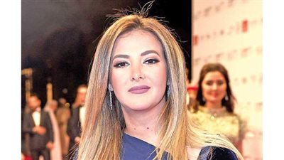 دنيا سمير غانم تحتفل بعيد ميلاد زوجة السقا