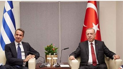 بعد استشعاره الخطر.. أردوغان يعيد حساباته ويتواصل مع رئيس وزراء اليونان