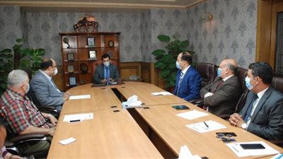 وزير الرياضة يجتمع مع لجنة الإشراف والمتابعة بمركز شباب الجزيرة | صور