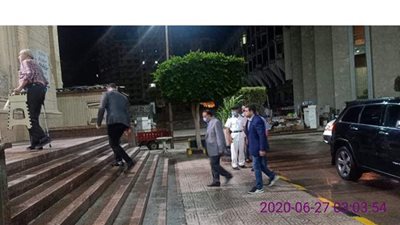 محافظ الإسكندرية يؤدي صلاة الفجر بمسجد المرسي أبو العباس