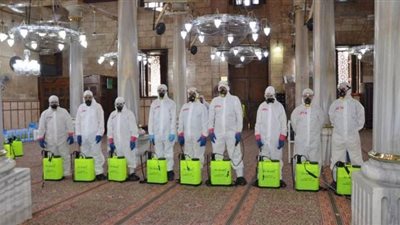 20 صورة ترصد تعقيم وتطهير المساجد قبل ساعات من استقبال المصلين