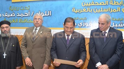 بالصور.. رابطة الصحفيين بالغربية تكرم أمهات الشهداء بحضور المحافظ