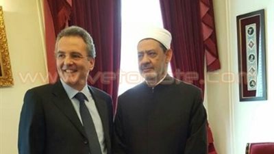 شيخ الأزهر يستقبل رئيس جمعية سانت إيجيديو في باريس