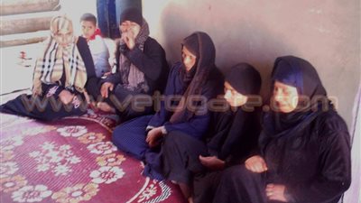 بالصور.. دموع أهالي شهداء المنيا لم تجف في ذكراهم: والدة «قناوي»: أشكر لله أن جعلنى أمًا للشهيد.. والدة الشهيد «عيسى»: 
