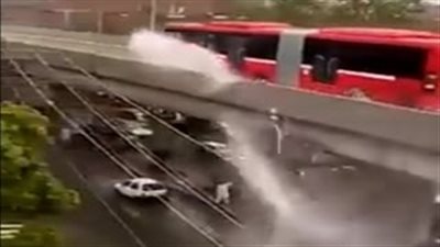 بالفيديو.. مترو يمنح السيارات والمارة «دش» مجاني