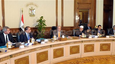 «الوزراء» يستعرض ملامح خطة التنمية الاقتصادية والاجتماعية.. تستهدف السيطرة على التضخم وتحقيق معدل نمو5.2%.. زيادة مخصصات الخدمات.. توزيع الاستثمارات بشكل متوازن جغرافيًا.. والأولوية للمشروعا