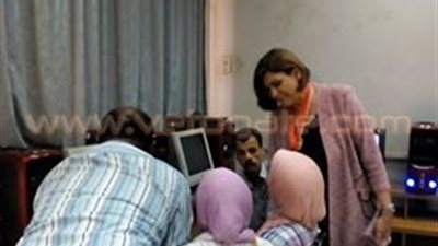 عميدة «آداب عين شمس» تتفقد معامل التنسيق
