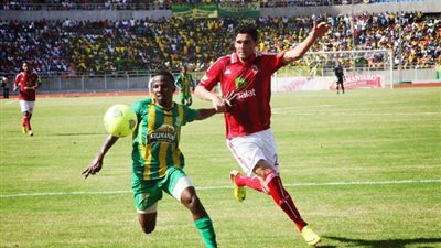 «الكاف» يعلن حكام لقاء الذهاب والإياب للأهلي أمام يانج التنزاني