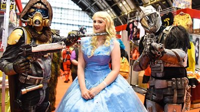 بالصور.. فتاة البوكيمون أبرز متنكري مهرجان «كوميك كون»