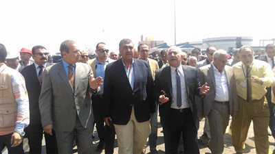 «الشرقاوي» يفتتح ساحة تداول الحاويات غرب بورسعيد ويتفقد أعمال التطوير