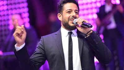 بالصور.. حماقي يبدأ حفل «NINNGA WARRIOR» بأغنية «نفسي أبقى جنبه»