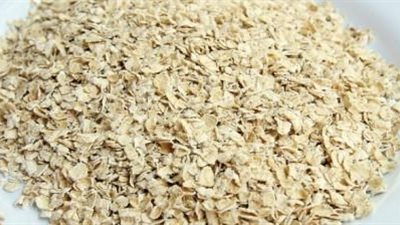 مقشرات «الشوفان والسكر» للعناية المثالية باليدين