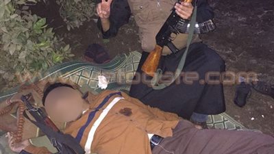 مصدر أمني: العثور على أسلحة نارية وهيروين بحوزة «أمين موسى»