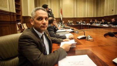 طالبة بالبرنامج الرئاسي تحرج نائبا: «ماذا قدم البرلمان للمرأة»