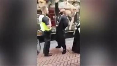 بالفيديو.. اعتقال داعية إسلامي في بريطانيا بسبب فتاة ترتدى ملابس ضيقة