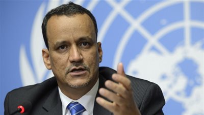 وفد الحكومة اليمنية في الكويت يطالب بالإفراج عن شاحنات أدوية