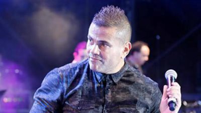 إقبال الجماهير على منافذ بيع تذاكر حفل عمرو دياب