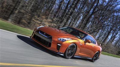 بالصور.. طرح تحفة نيسان «جي تي آر 2017» بمميزاتها الخارقة