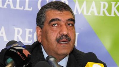 وزير قطاع الأعمال يفتتح فرع بيع المصنوعات المصرية ببنها