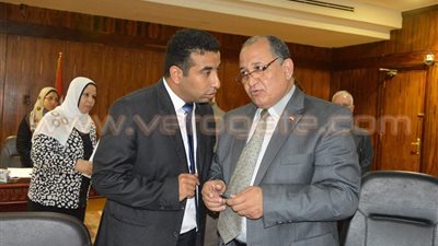 بالصور.. مجلس جامعة طنطا يكرم رئيسه في جلسته الأخيرة