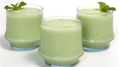 ماسك «الأفوكادو باللبن والعسل» للعناية بالبشرة الجافة