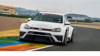 بالصور.. تسليم 5 سيارات فولكس فاجن جولف الرياضية