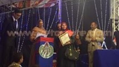 بالصور.. «نادي الرواد» بالعاشر يكرم الأمهات المثاليات