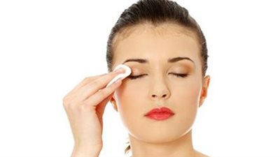 10 عادات خاطئة تضر الجلد أبرزها «الحنة والكرياتين والتدخين»