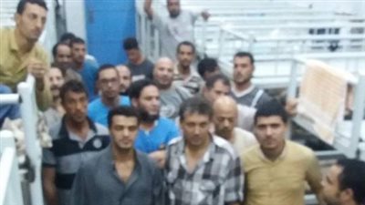 بالفيديو والصور.. إضراب مصريين عن الطعام في سجن بالسعودية