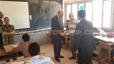 وكيل «تعليم الوادي الجديد» يتفقد امتحانات الدبلومات الفنية
