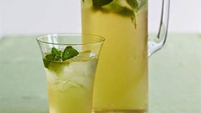 الشاي الأخضر المثلج يخلصك من دهون الجسم