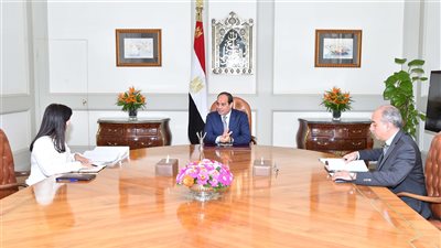 السيسي يكلف بتذليل العقبات أمام المستثمرين
