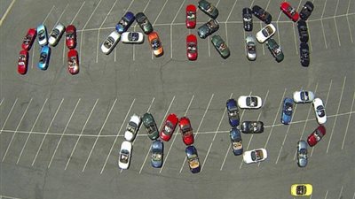 بالفيديو.. أغرب طرق طلب الزواج.. «مينا» يخطف محبوبته لخطبتها.. «رياضي أمريكي» يدعي إصابته بكسر في الظهر.. «كولن» يرسم كلمة «تزوجيني» بالسيارات الفارهة.. و«