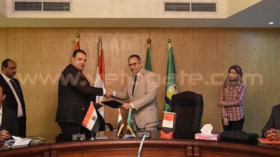 محافظ الفيوم يوقع اتفاقية تعاون مع الإسكان لتطوير العشوائيات