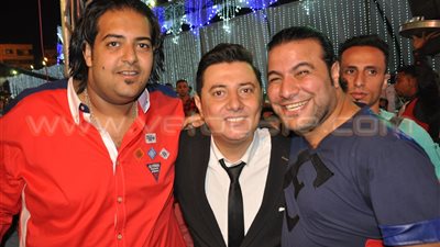 بالصور.. نجوم الفن في حنة المطرب الشعبي إسماعيل الليثي