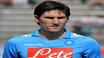 فيرنانديز مدافع نابولى فى طريقه للدورى الألمانى