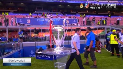 بالصور.. كأس دوري أبطال أوروبا تزين ملعب سان سيرو قبل موقعة النهائي