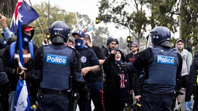 بالفيديو.. اشتباكات عنيفة خلال تظاهرات معادية للإسلام في أستراليا