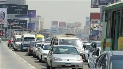 شلل مروري أعلى «دائري المرج» بسبب انقلاب سيارة أسمنت