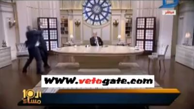 بالفيديو.. لحظة تعدي «شوبير» بالضرب على أحمد الطيب في برنامج «الإبراشي»