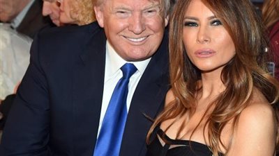 نشر صور عارية جديدة لزوجة ترامب ومستشاره: «امرأة جميلة»