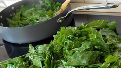 طريقة إعداد «السبانخ الخضراء»