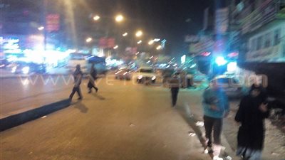 بالصور.. نائب شبرا الخيمة يوقف سيارة تسير عكس الاتجاه بكوبري عرابي