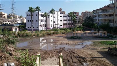 كسر ماسورة صرف صحي يثير غضب المصطافين في جمصة