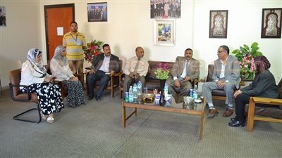 بالصور.. معهد «أورام أسيوط» يبحث صعوبات علاج السرطان على نفقة الدولة