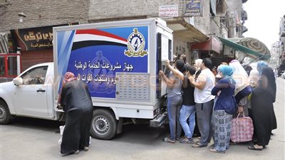 بالصور.. القوات المسلحة تدفع بسيارات لحوم في شبرا الخيمة