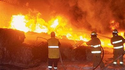 إصابة 4 أشخاص في حريق مصنع الطود بالأقصر
