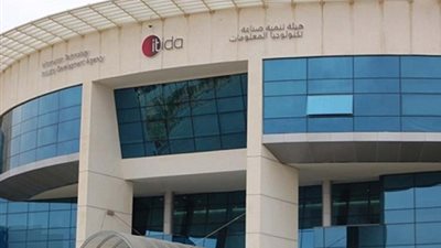 أسماء حسنى: مصر تتحرك بسرعة لامتلاك بنية تحتية قوية في الاتصالات