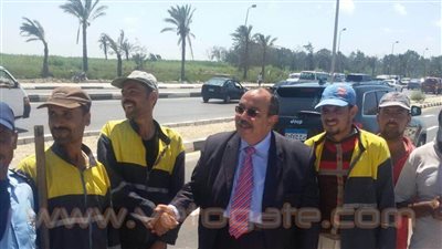 محافظ الإسكندرية يشيد بعمال النظافة ويطالب ببذل المزيد من الجهود