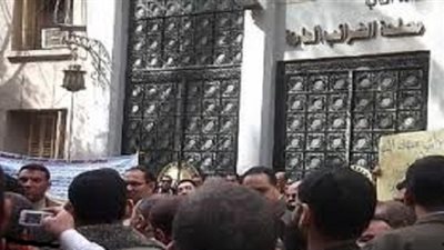 «عزاء رمزي» للعاملين بالضرائب بعد الموافقة على قانون الخدمة المدنية